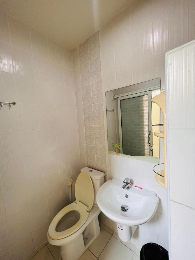 Aekkalukthai Hostel Rayong Exterior photo