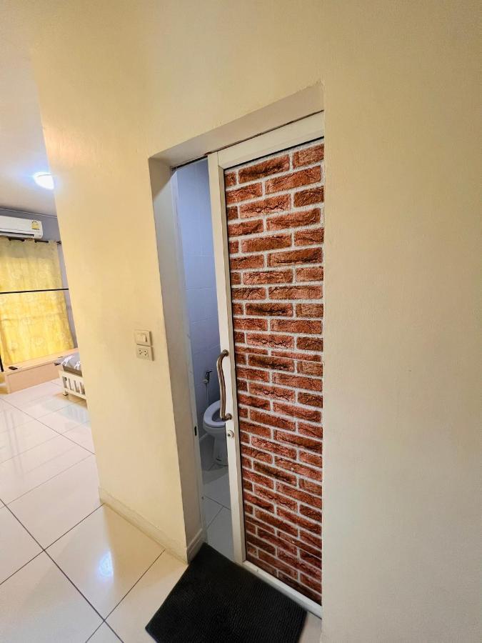 Aekkalukthai Hostel Rayong Exterior photo