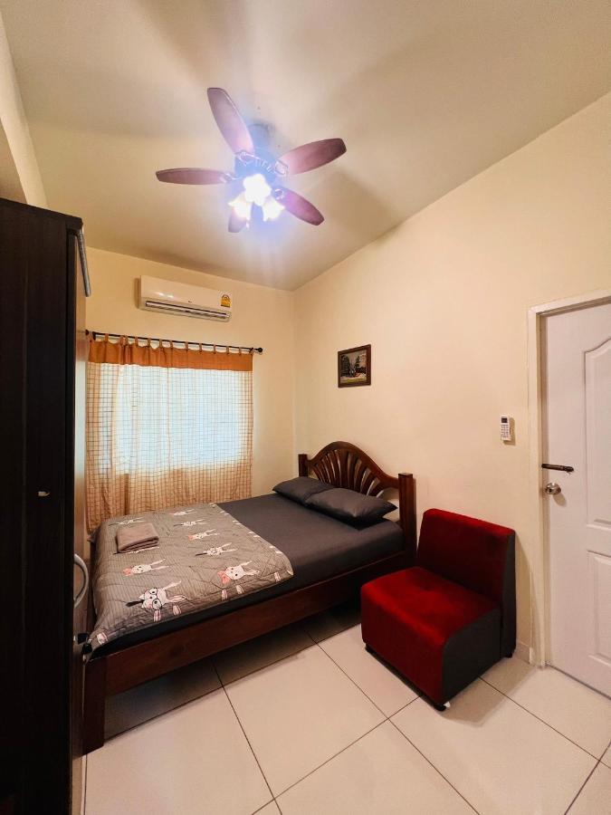Aekkalukthai Hostel Rayong Exterior photo