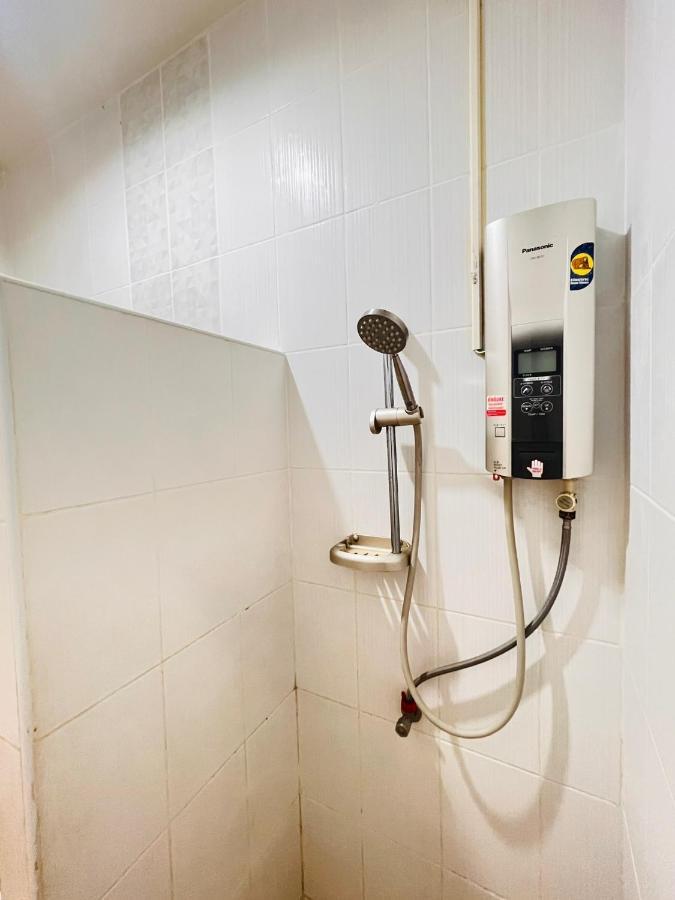 Aekkalukthai Hostel Rayong Exterior photo